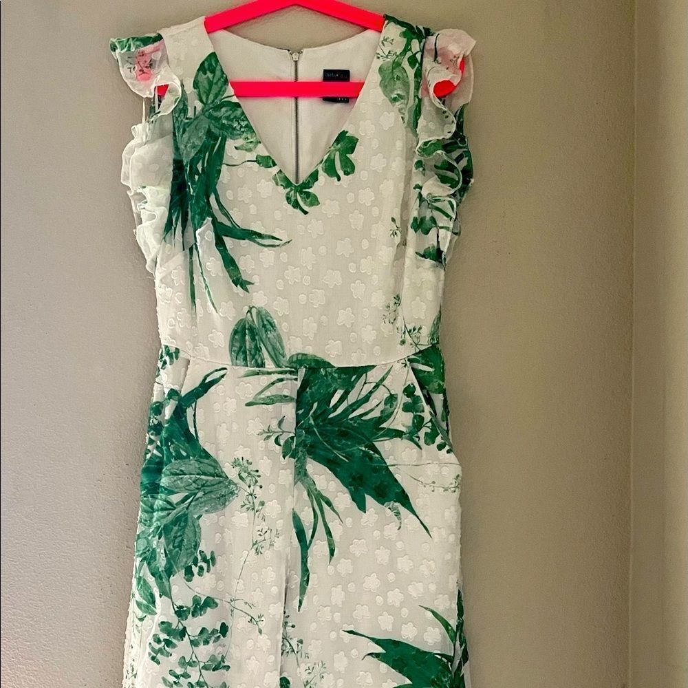 Gabby Skye Butterfly Cap Sleeve Tropical Leaf/Floral Print Vneck Wide Leg Romper